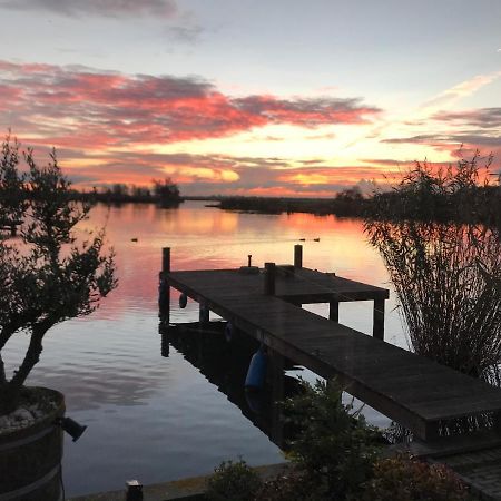 Vakantie huis aan het water Villa Rijpwetering Buitenkant foto