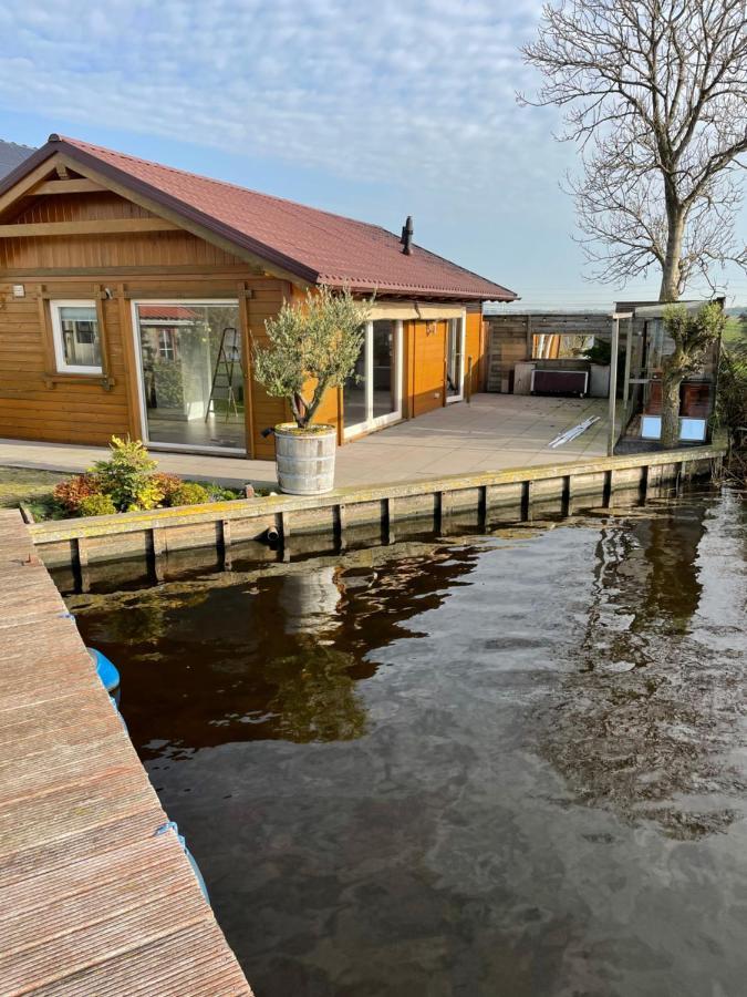 Vakantie huis aan het water Villa Rijpwetering Buitenkant foto