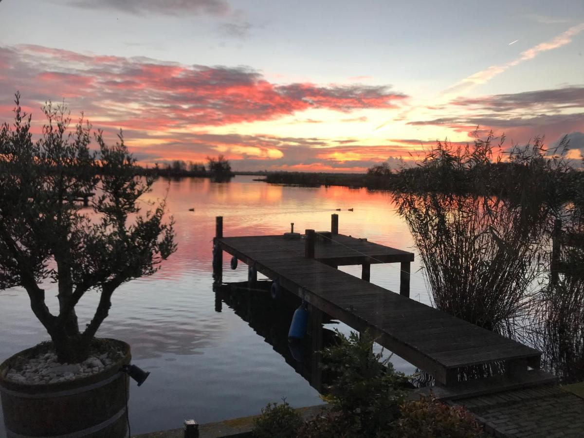 Vakantie huis aan het water Rijpwetering Buitenkant foto