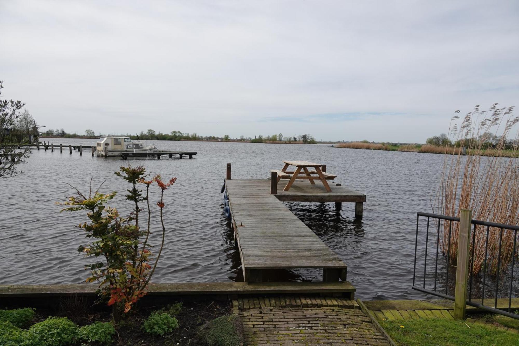 Vakantie huis aan het water Rijpwetering Buitenkant foto